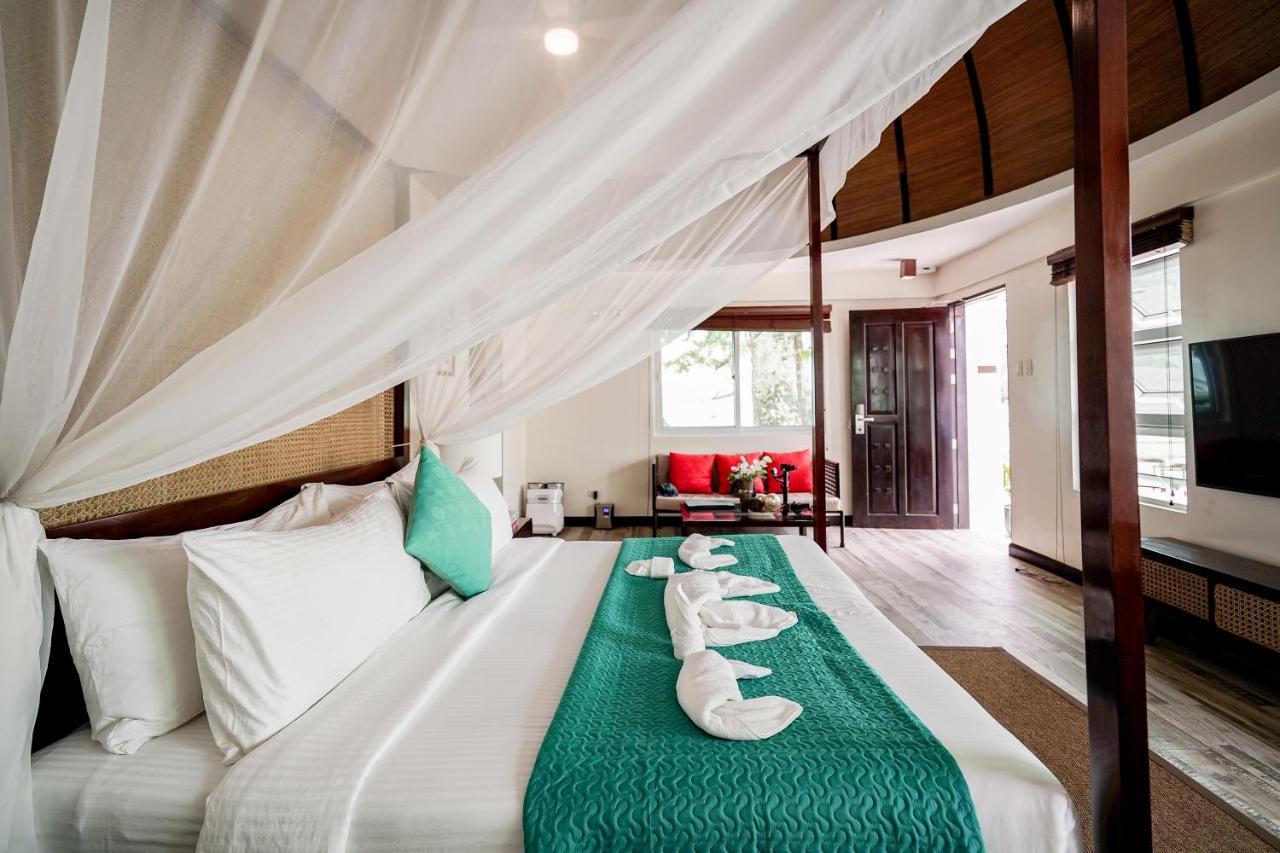Weekends El Nido Beach Resort Exterior photo